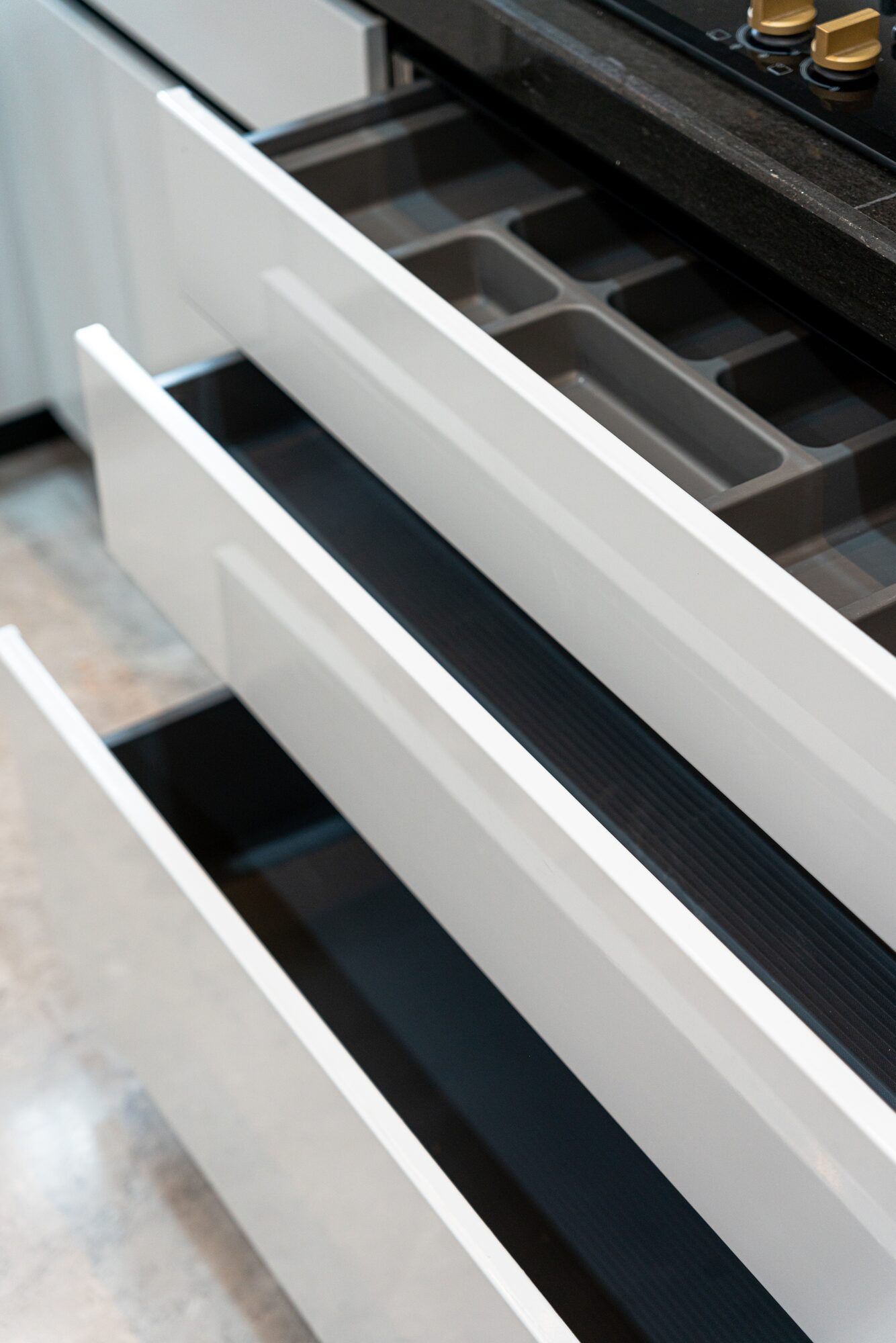 Soft-close drawer detail